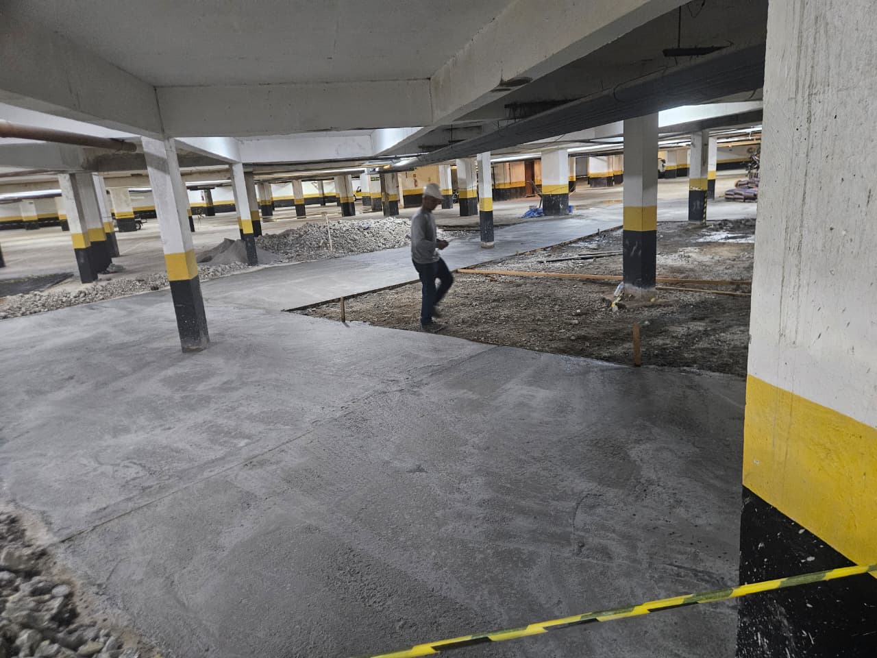 Execução de novos panos de concreto em garagem
